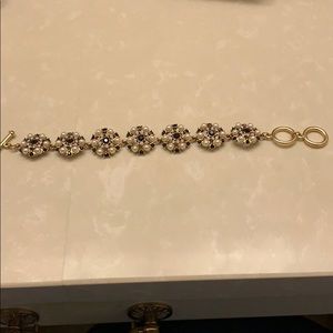 Very pretty pearl vintage style bracelet!